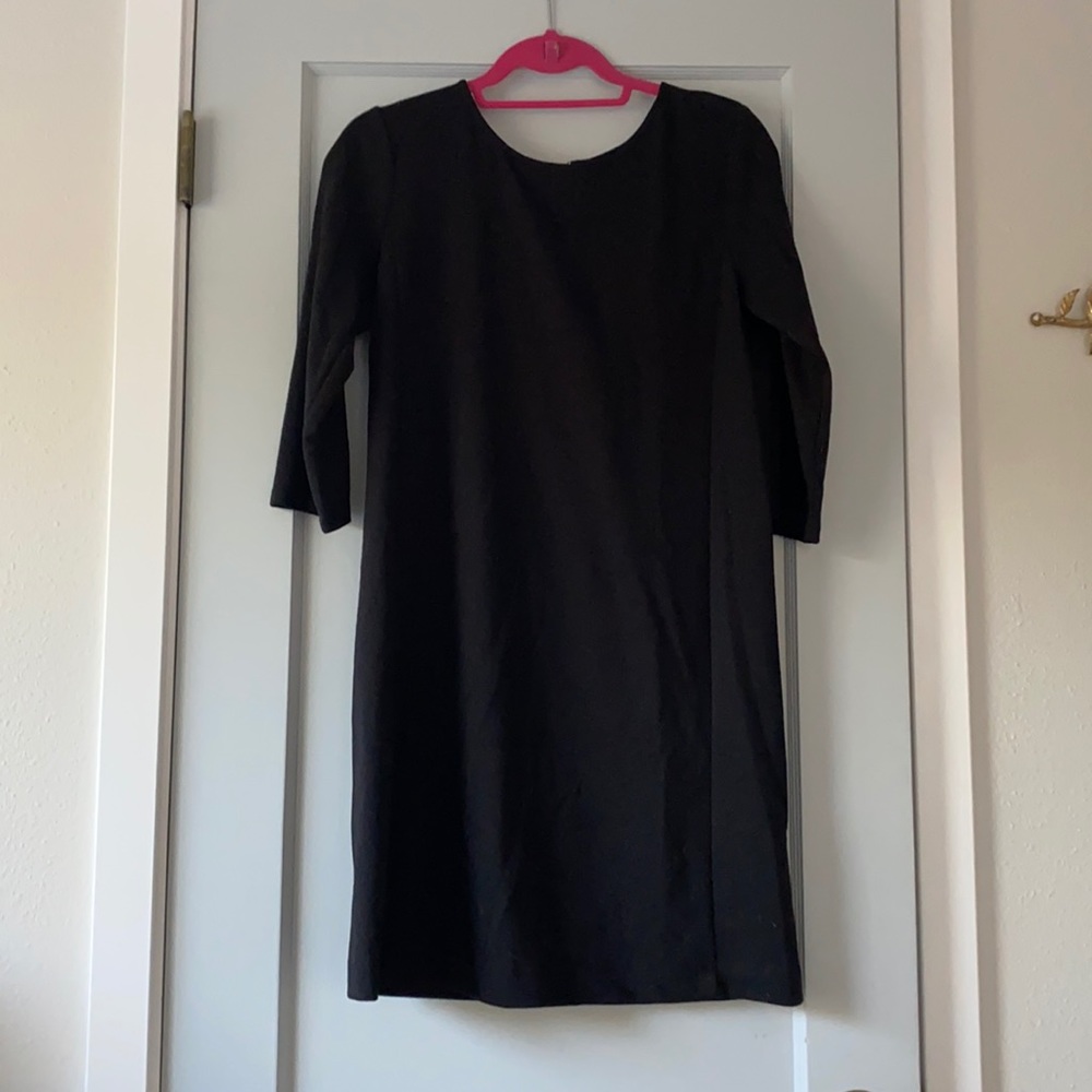 Medium black gap shift dress stretchy